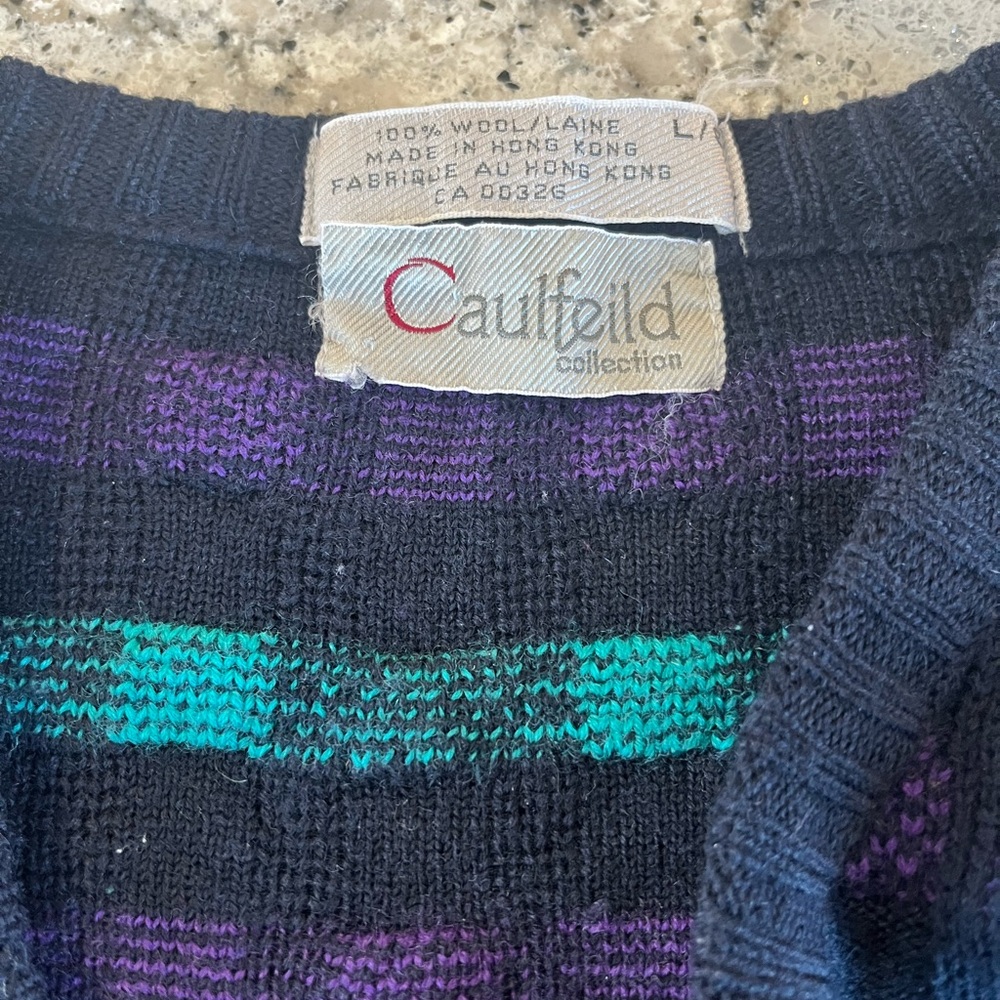 Men's Vintage 90s 100% Wool V-Neck Sweater - Picture 6 of 6
